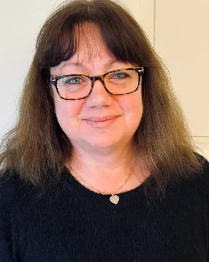 Janet Celin, Ekonomi & administration